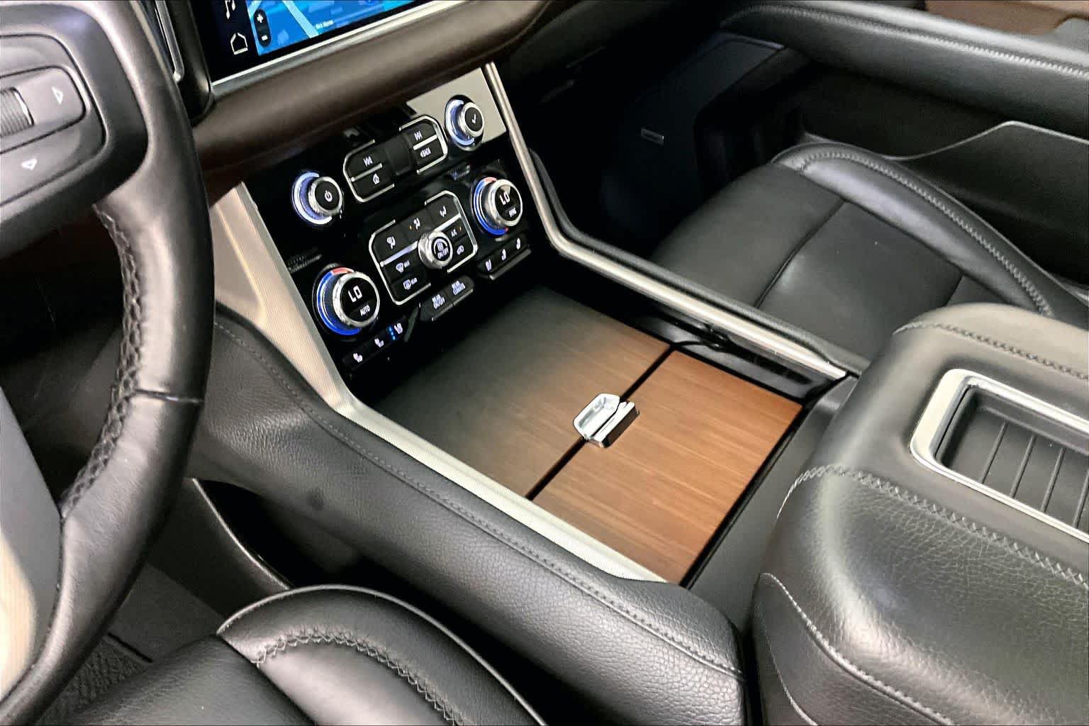 Used 2022 GMC Yukon Denali AWD/4WD image 15