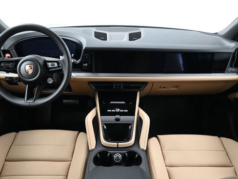 Used 2025 Porsche Cayenne AWD/4WD image 9
