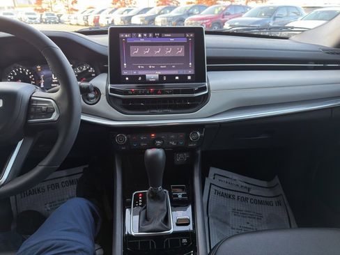 Used 2024 Jeep Compass Limited image 12