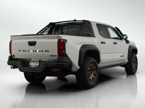 Used 2025 Toyota Tacoma Trailhunter image 5