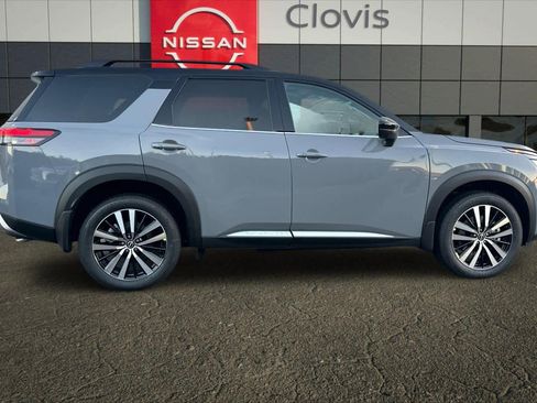 New 2025 Nissan Pathfinder Platinum image 9