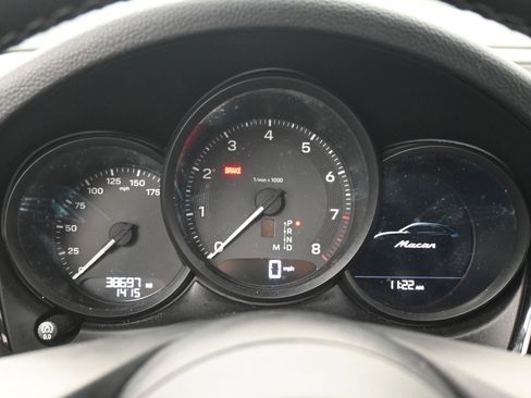 Used 2022 Porsche Macan image 18
