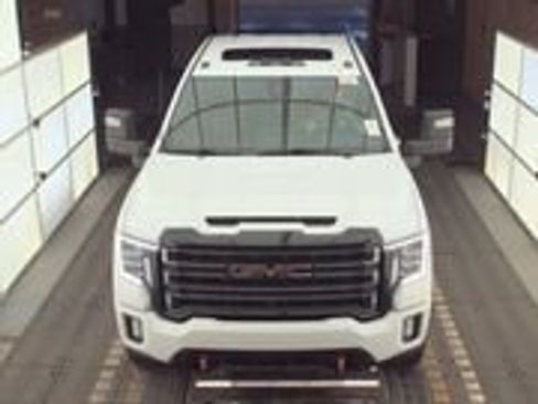 Used 2020 GMC Sierra 2500 AT4 image 2