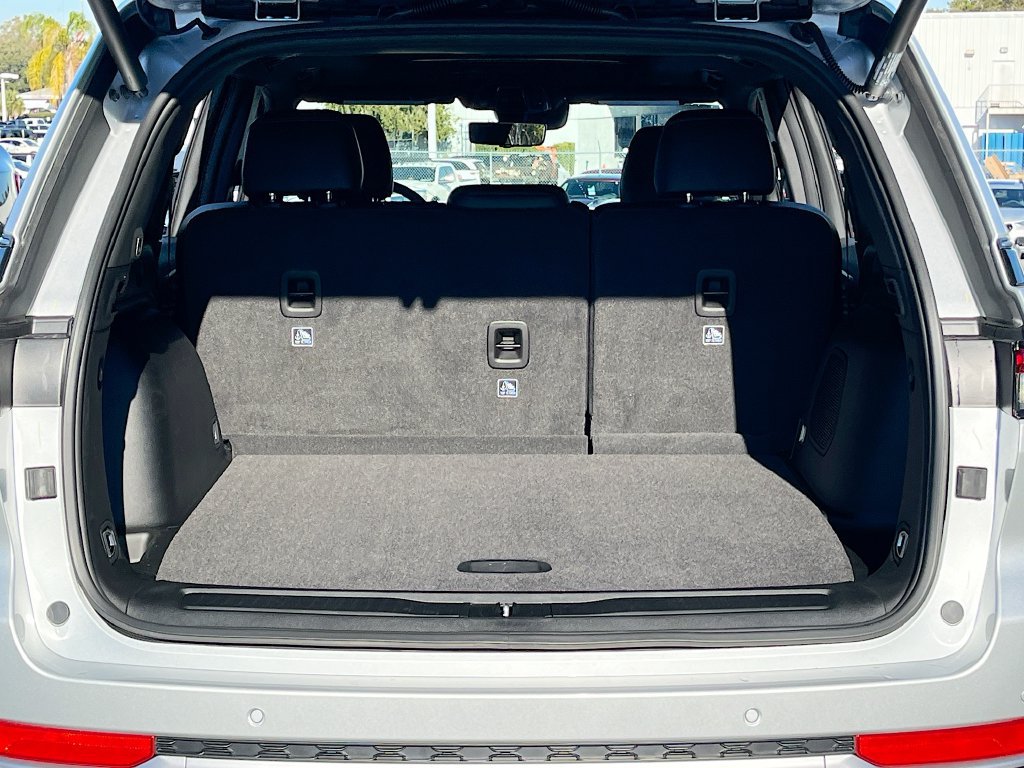 New 2026 Jeep Grand Cherokee Limited w/ Luxury Tech Group II RWD image 23