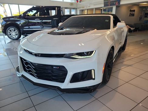 Used 2018 Chevrolet Camaro ZL1 RWD image 2