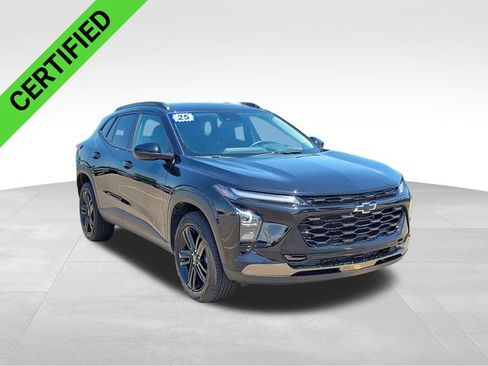 Certified 2025 Chevrolet Trax ACTIV w/ Driver Confidence Package FWD image 3