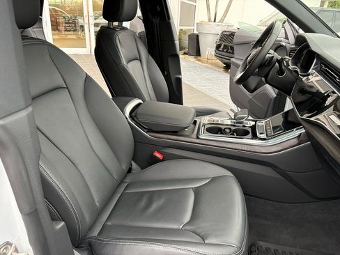 Used 2023 Audi Q8 Premium image 21