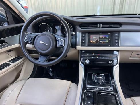 Used 2017 Jaguar XF Premium image 17