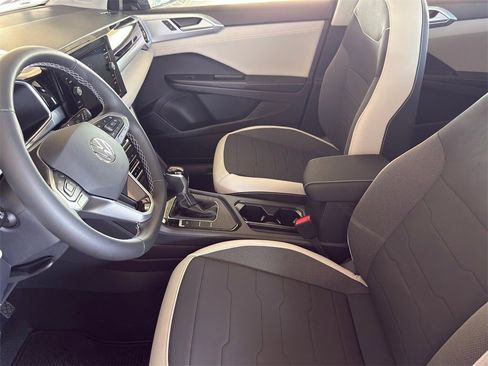 New 2026 Volkswagen Taos SE image 14