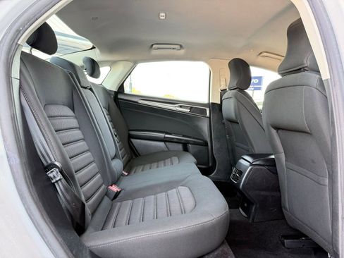 Used 2019 Ford Fusion SE FWD image 16