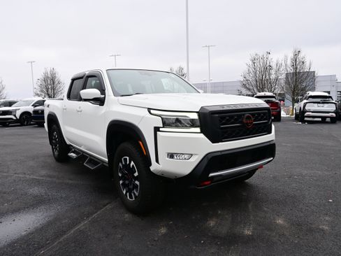 Certified 2022 Nissan Frontier PRO-4X image 2