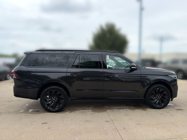 New 2027 Lincoln Navigator L Reserve w/ Jet Appearance Package AWD/4WD image 3