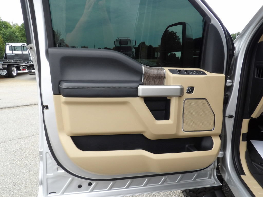 Used 2019 Ford F250 Lariat w/ Lariat Ultimate Package AWD/4WD image 14