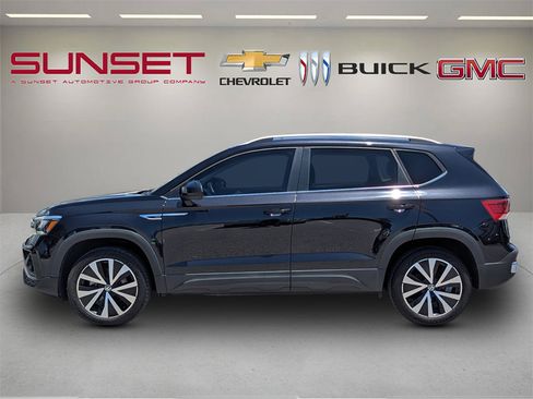Used 2022 Volkswagen Taos SE FWD image 7