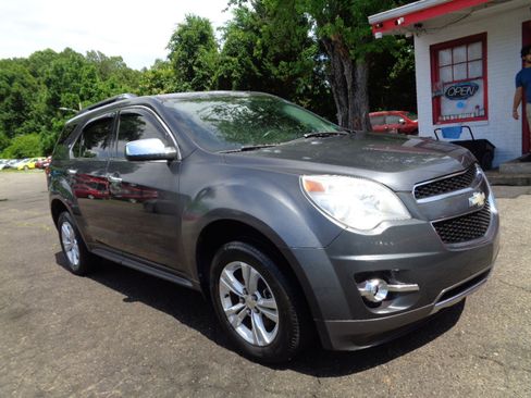 Used 2011 Chevrolet Equinox LT w/ Chrome Appearance Package image 3