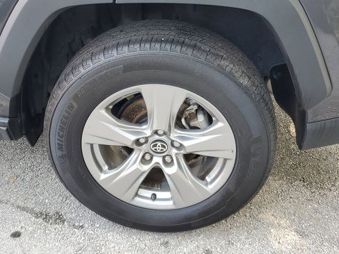 Used 2024 Toyota RAV4 XLE FWD image 5