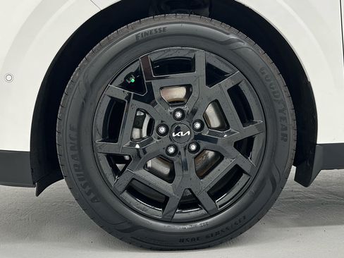 Used 2025 Kia Carnival SX FWD image 9