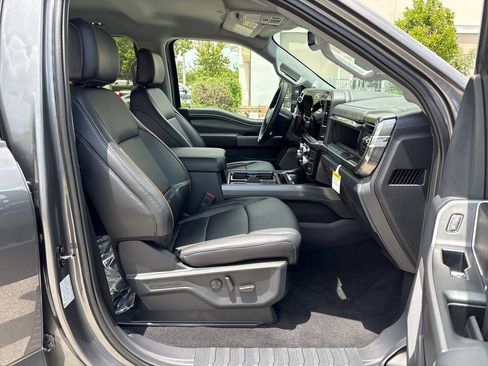 New 2026 Ford F250 Lariat w/ Black Appearance Package AWD/4WD image 9