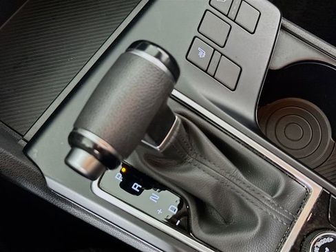 Used 2025 Kia Sportage LX image 16