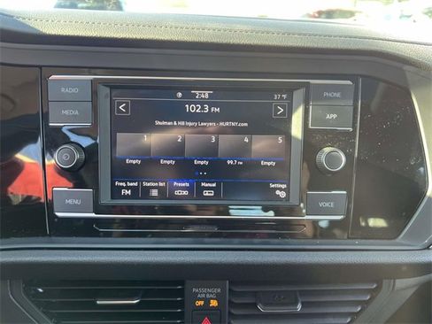 Used 2023 Volkswagen Jetta SE w/ Panoramic Sunroof Package image 23