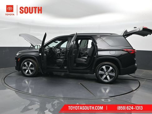 Used 2023 Chevrolet Traverse LT w/ LT Premium Package AWD/4WD image 57