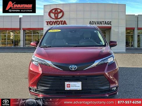 Used 2025 Toyota Sienna XLE image 2