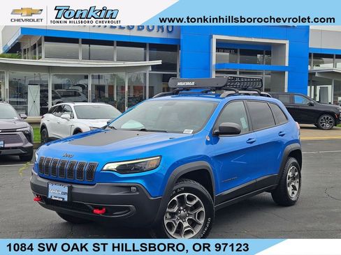 Used 2020 Jeep Cherokee Trailhawk w/ Cold Weather Group AWD/4WD image 1
