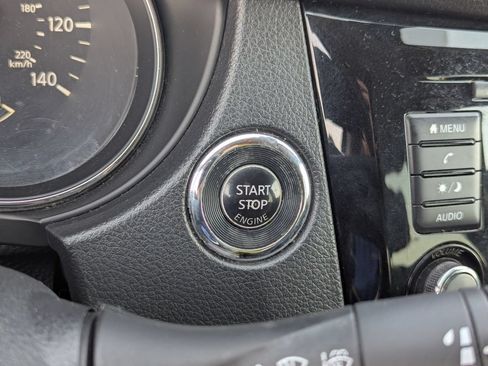 Used 2019 Nissan Rogue SV AWD/4WD image 23
