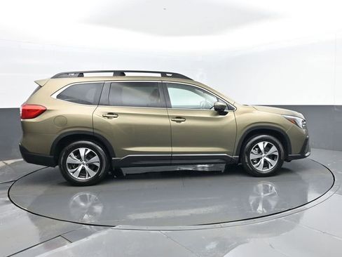 Used 2024 Subaru Ascent Premium w/ Convenience Package image 4