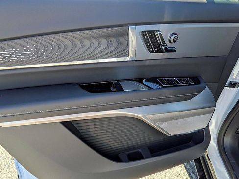 New 2026 Cadillac Vistiq Platinum image 12