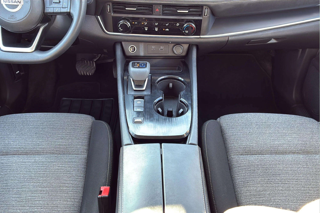 Used 2021 Nissan Rogue S FWD image 21
