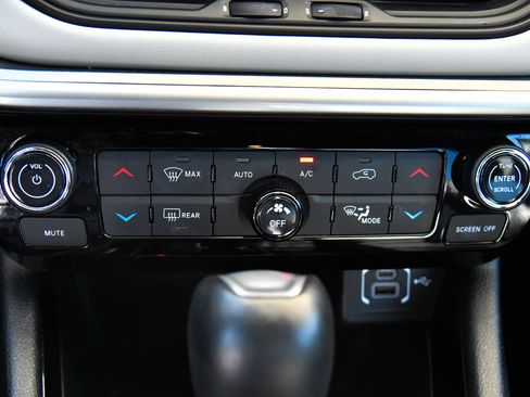 Used 2025 Jeep Compass Limited AWD/4WD image 29