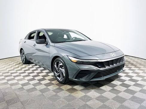Used 2025 Hyundai Elantra Sport FWD image 1