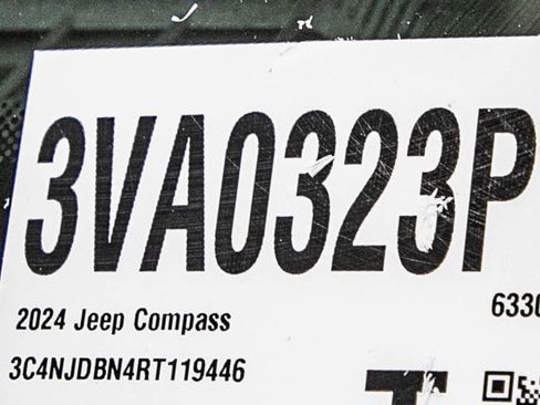Used 2024 Jeep Compass Latitude AWD/4WD image 29