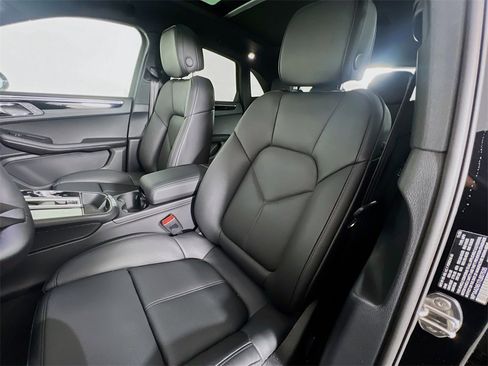 New 2026 Porsche Macan image 22
