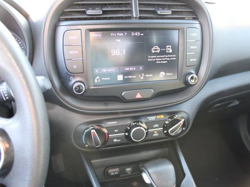 Used 2022 Kia Soul LX w/ Technology Package image 16