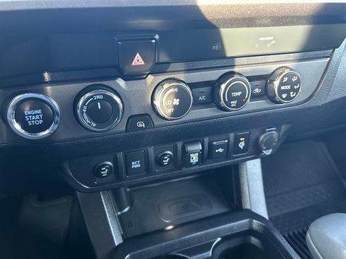Used 2020 Toyota Tacoma TRD Off-Road image 29