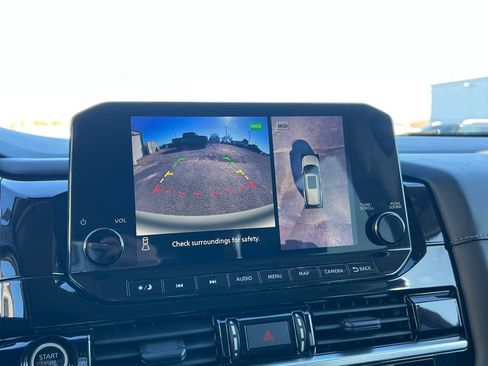 Used 2023 Nissan Pathfinder SL image 25