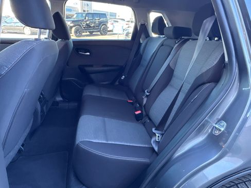 Used 2023 Nissan Rogue SV image 6