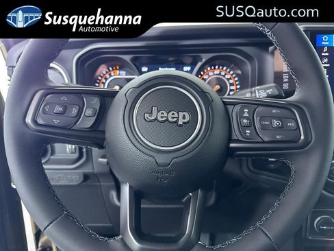 New 2025 Jeep Gladiator Sport image 18