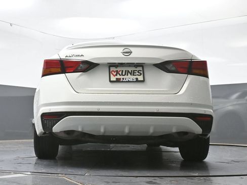 Used 2025 Nissan Altima 2.5 SV FWD image 31