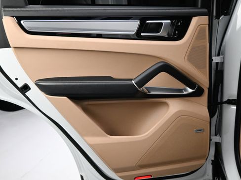 Used 2019 Porsche Cayenne Turbo w/ Premium Plus Package image 53