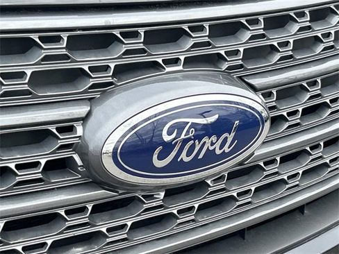 Used 2023 Ford Explorer XLT w/ Equipment Group 202A image 10