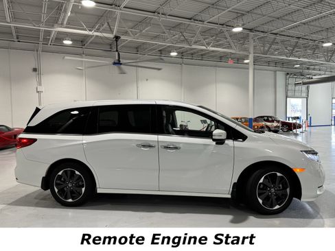 Used 2024 Honda Odyssey Elite image 2