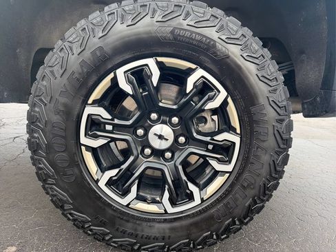 Used 2024 Chevrolet Silverado 1500 ZR2 AWD/4WD image 23