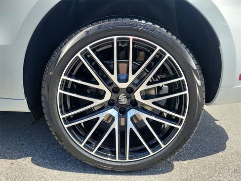 New 2026 Porsche Macan image 14