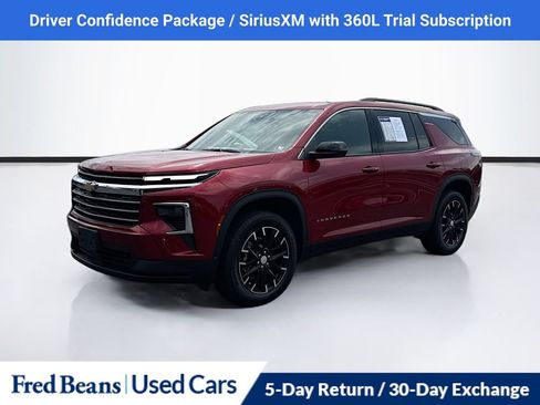 Used 2026 Chevrolet Traverse LT w/ Sun and Wheel Package AWD/4WD image 3