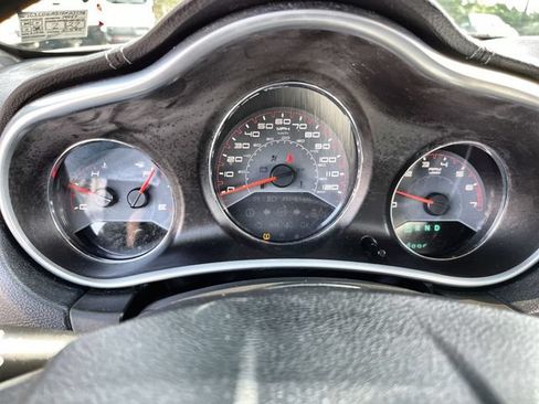 Used 2014 Dodge Avenger SE w/ Rallye Appearance Group FWD image 12