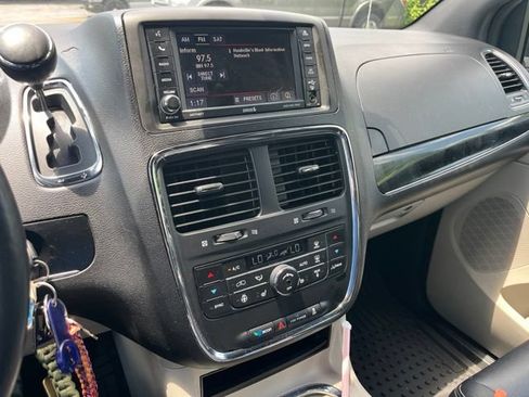 Used 2015 Dodge Grand Caravan SXT FWD image 16