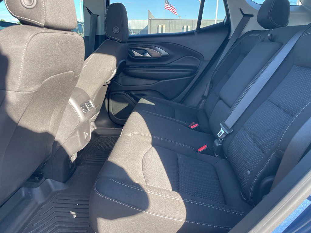 Used 2024 GMC Terrain SLE w/ Driver Convenience Package FWD image 17